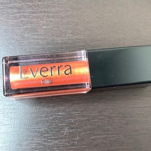 Add a touch of glamour and sparkle with Everra’s gorgeous Liquid Shimmer!